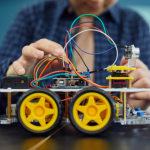 Sérgio Bento De Araújo mostra como a tecnologia e a robótica estão transformando a EJA em um espaço de inclusão e aprendizado prático.