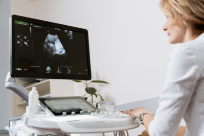 A Dra. Thaline Neves Coutinho explica como os avanços na ultrassonografia estão transformando o diagnóstico e o acompanhamento das doenças renais crônicas.