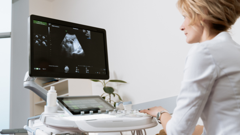 A Dra. Thaline Neves Coutinho explica como os avanços na ultrassonografia estão transformando o diagnóstico e o acompanhamento das doenças renais crônicas.