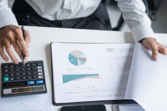 Critérios que diferenciam uso produtivo de dados de uso meramente acumulativo ganham clareza quando Gustavo Morceli orienta a transformação de informação em decisões que realmente geram impacto.