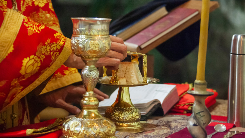 Pe. Jose Eduardo Oliveira e Silva aborda o papel dos bispos e sacerdotes na formação do povo de Deus.